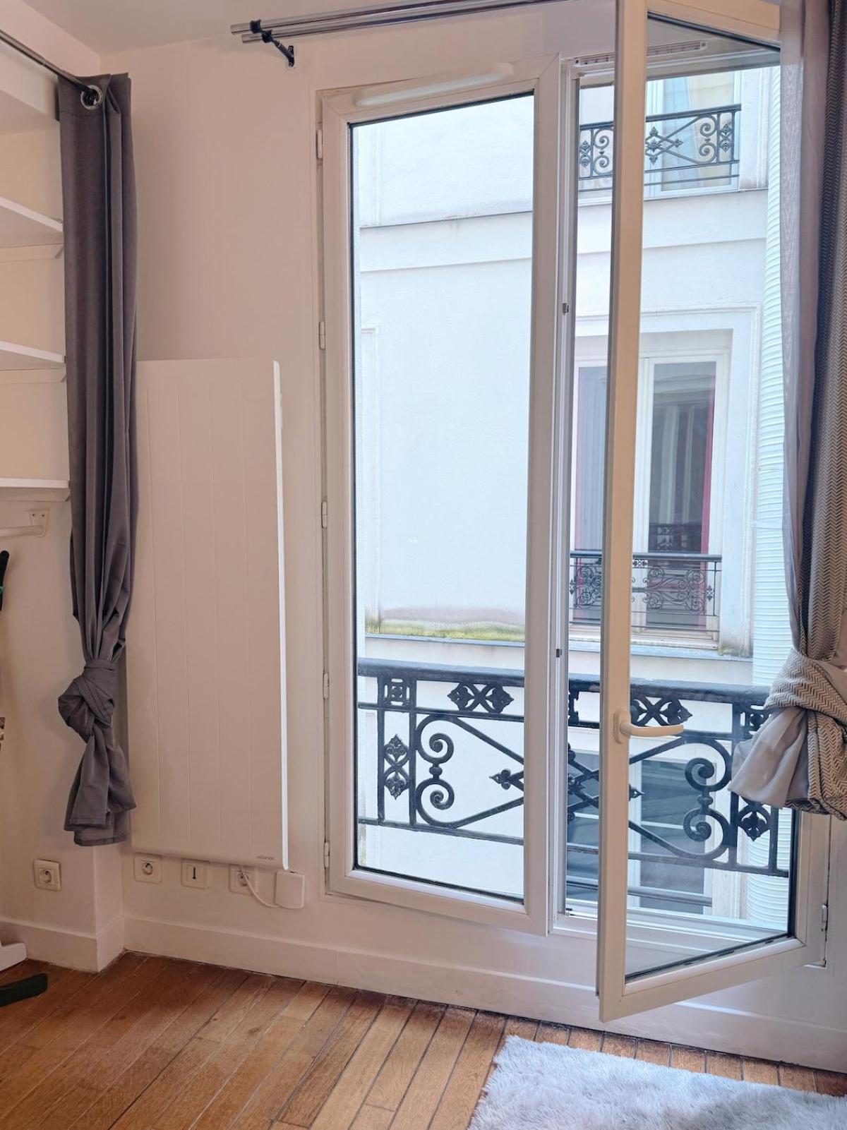 Modern Near Montmartre & Opera
